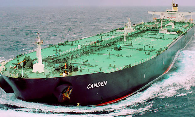 Supertankers accelerate as oil prices drop