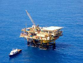 Petrobras shuts four platforms for oil leak