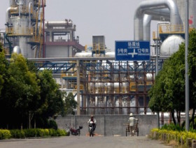 China crude imports drop in May
