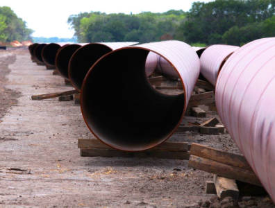 Duke Energy plans to acquire US distributor Piedmont Natural Gas for $4.9 billion, the largest US power producer revealed Monday.