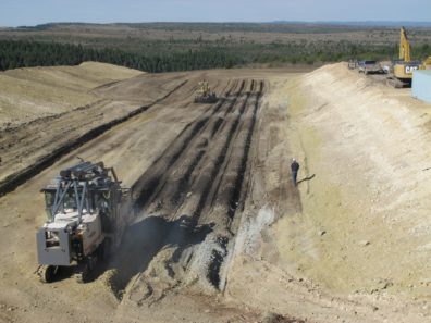 Suncor Energy formally placed a $3.3-billion bid to acquire investment company Canadian Oil Sands. Suncor’s intention is to boost production in Alberta, the company said in a release on Monday.