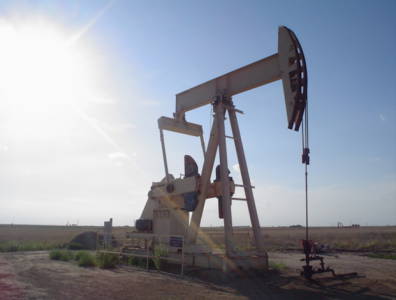 Oil prices briefly increased on Wednesday on reports of falling reserves and increased refinery activity, although the market will remain depressed despite the rise through 2016.