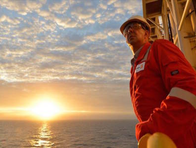 BG worker on offshore platform