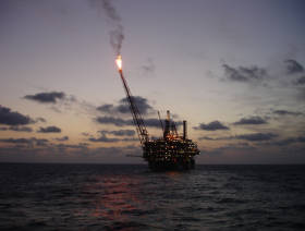 Oil prices fall amid rising crude inventories