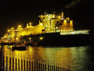 Malaysia’s state-owned energy company will begin supplying Guanghui starting in 2017, despite weak forecasts for LNG prices on the Asian market due to oversupply.