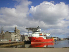 UK government funds oil and gas in Aberdeen