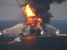 Fire breaks out on Pemex platform