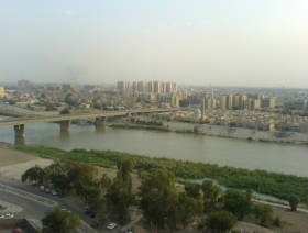 Iraq and Russia shake hands