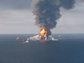 Fire kills three on Pemex offshore rig
