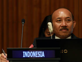 Indonesia to back oil output freeze
