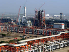India hits snags on refinery payments to Iran