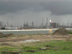 India oil import volume nears record