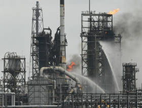 Louisiana floods threaten refineries