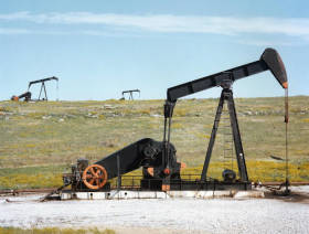 Oil down on US inventory data