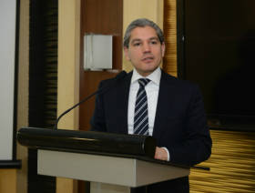 Mexican official talks business