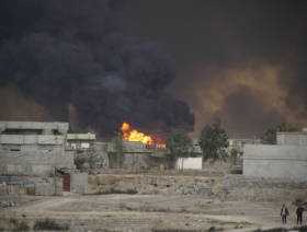 Iraq extinguishes burning oil wells