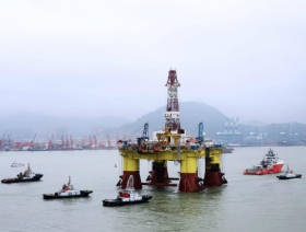 Oil prices fall on rising crude stockpile