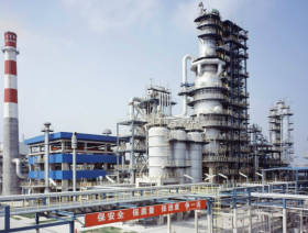 China refinery throughput near record