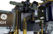 GE Oil & Gas sees income drop