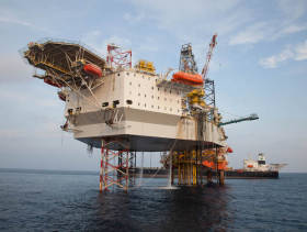 Petronas puts UMW rigs to work