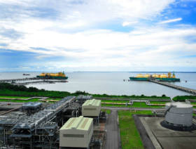 Shell mulls Nigeria gas venture