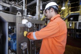 Oil continues mild rebound