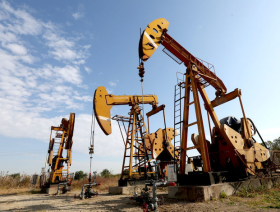 Oil prices continue to soar on geopolitics