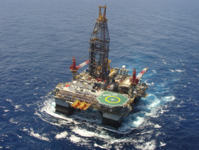 Oil drifts ahead of US rig count