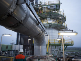 Oil prices drop as US inventory builds up