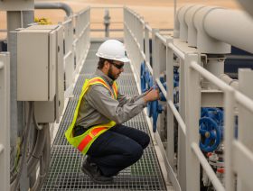Saudi Aramco inks $15.5-billion pipeline deal