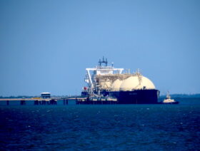 Shell and BP sign LNG trade deals with Australia