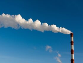 Canada proposes system to cut oil and gas emissions