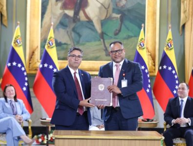 Venezuela inks five oil and gas agreements with Shell
